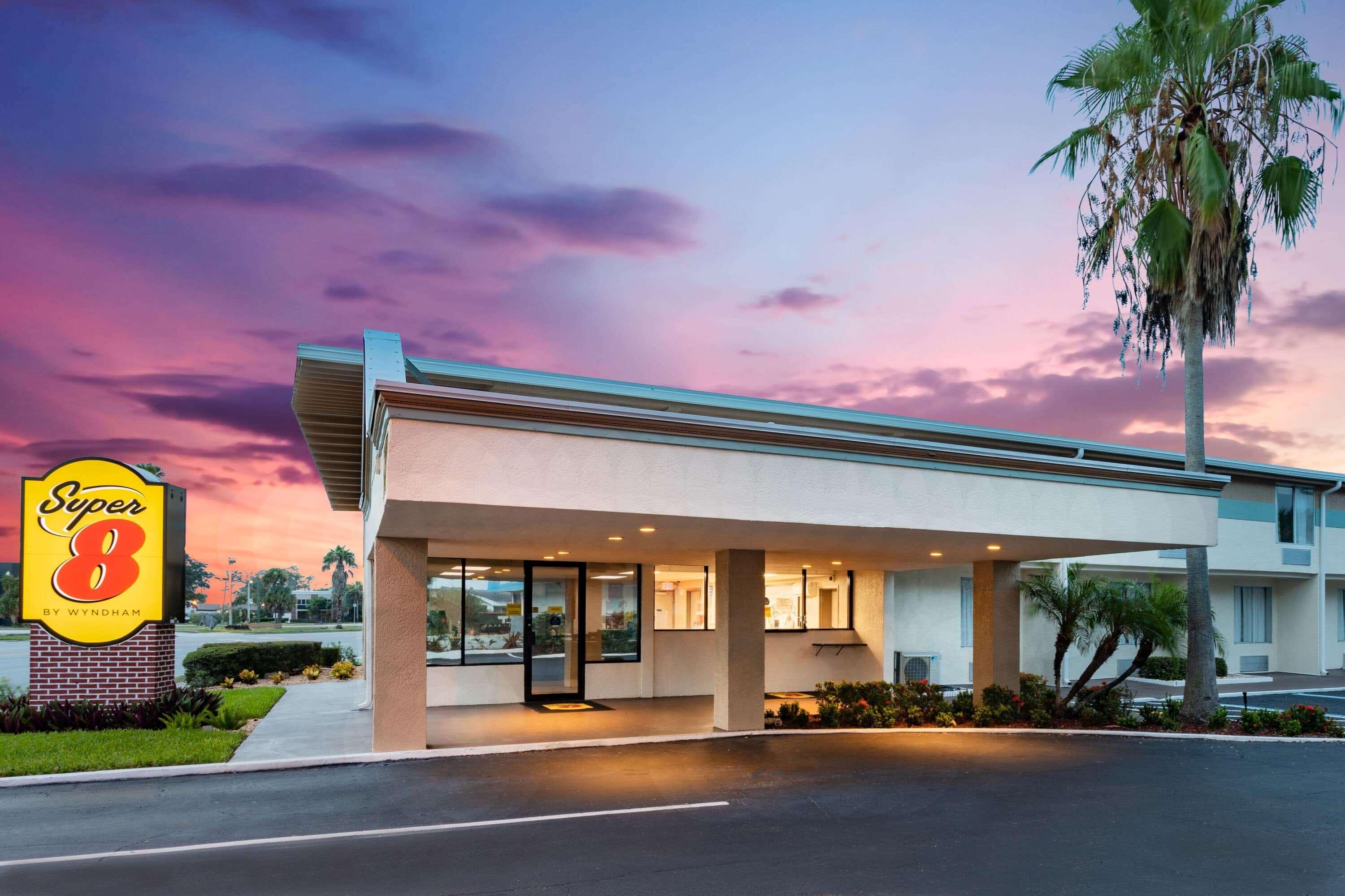 Super 8 By Wyndham Melbourne